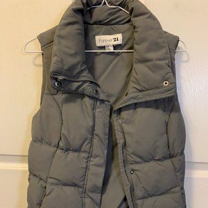 Forever 21 Gray Puffer Vest Size Medium